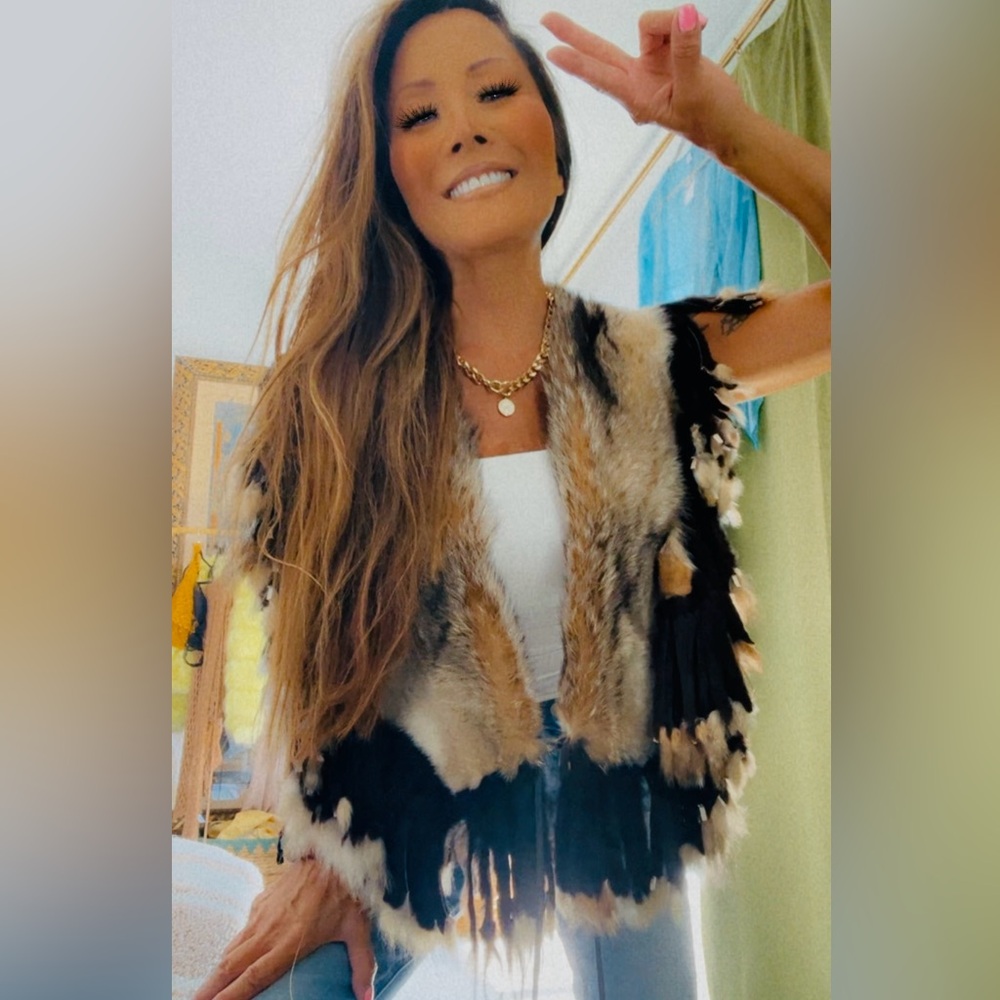 🖤G O R G E O U S Stunning BRAND NEW FOX VEST Fringe Tassels W O W🖤